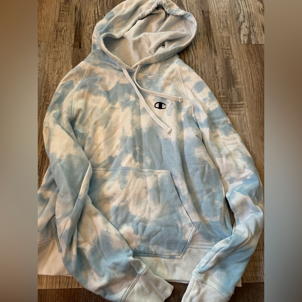 Women’s Champion Medium Light Blue and White Tie-Dye Hoodie